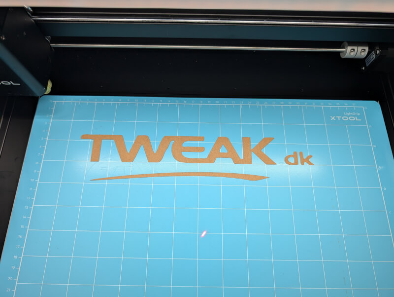 Tweak logo cut out